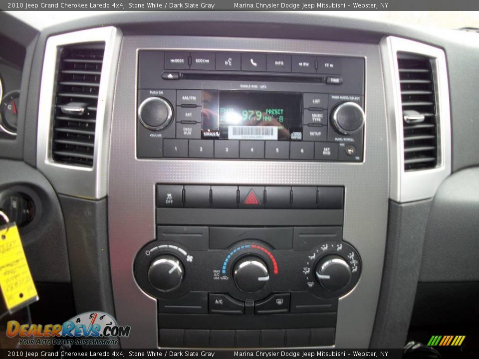2010 Jeep Grand Cherokee Laredo 4x4 Stone White / Dark Slate Gray Photo #25