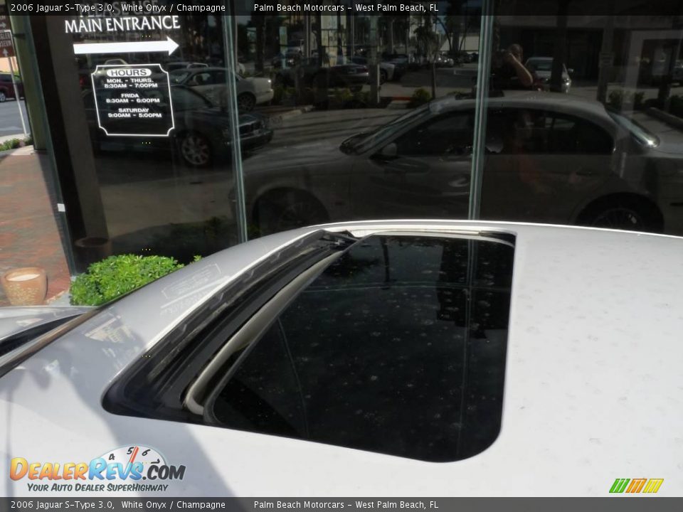 2006 Jaguar S-Type 3.0 White Onyx / Champagne Photo #13