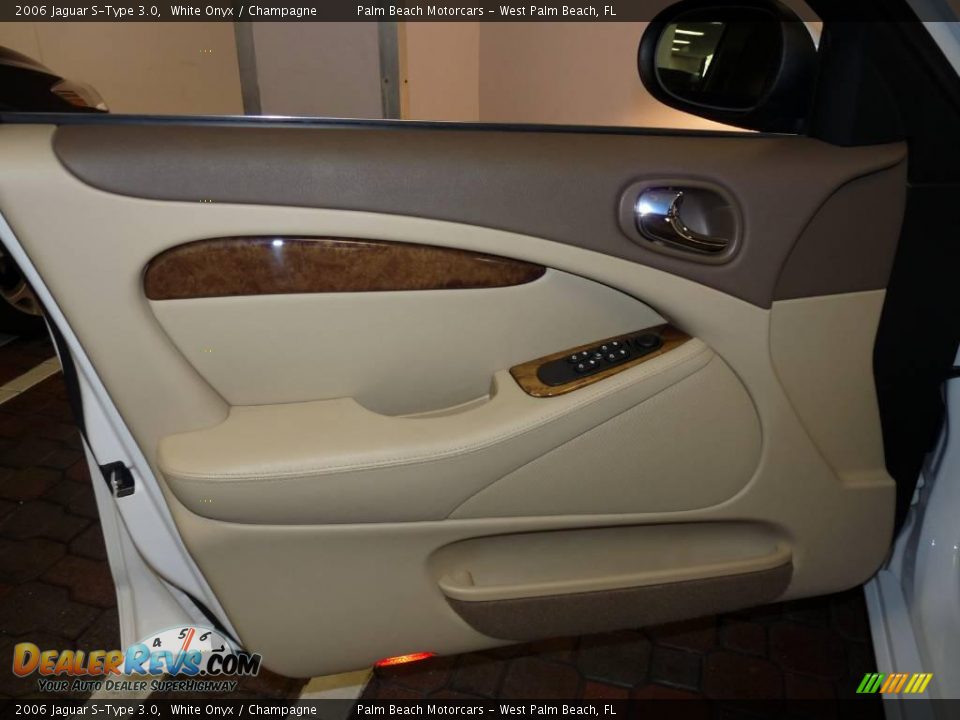 2006 Jaguar S-Type 3.0 White Onyx / Champagne Photo #16