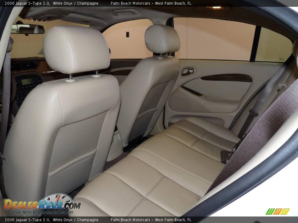 2006 Jaguar S-Type 3.0 White Onyx / Champagne Photo #20