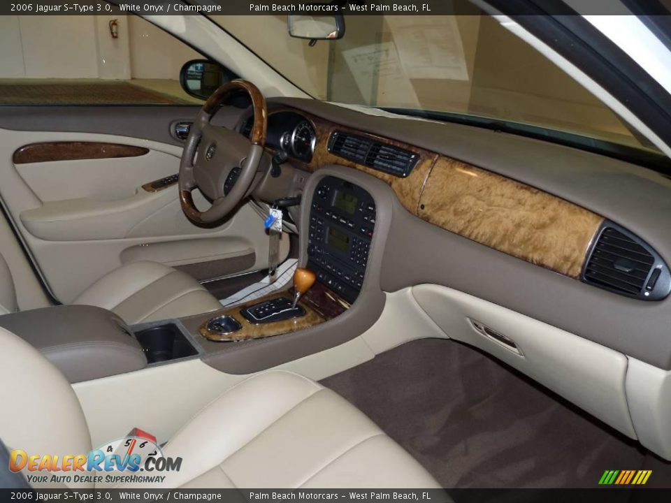 2006 Jaguar S-Type 3.0 White Onyx / Champagne Photo #25