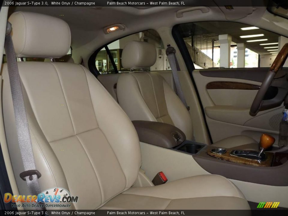 2006 Jaguar S-Type 3.0 White Onyx / Champagne Photo #27