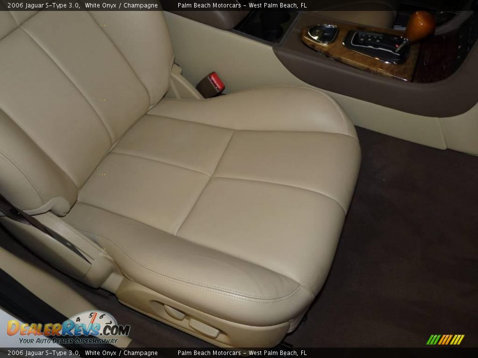 2006 Jaguar S-Type 3.0 White Onyx / Champagne Photo #28