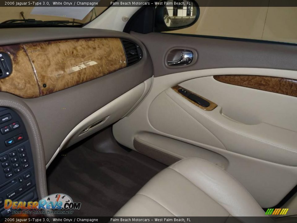 2006 Jaguar S-Type 3.0 White Onyx / Champagne Photo #29
