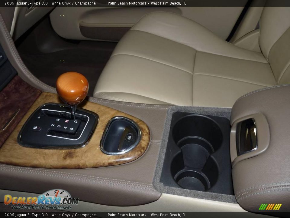 2006 Jaguar S-Type 3.0 White Onyx / Champagne Photo #32