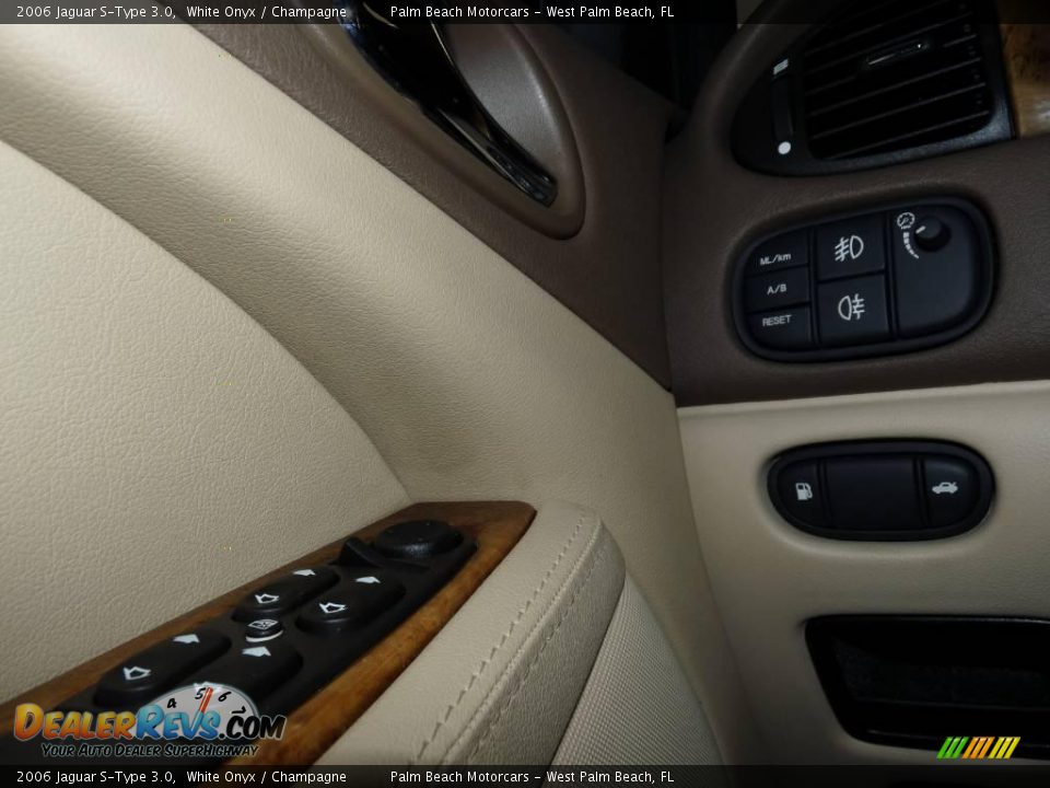 2006 Jaguar S-Type 3.0 White Onyx / Champagne Photo #35