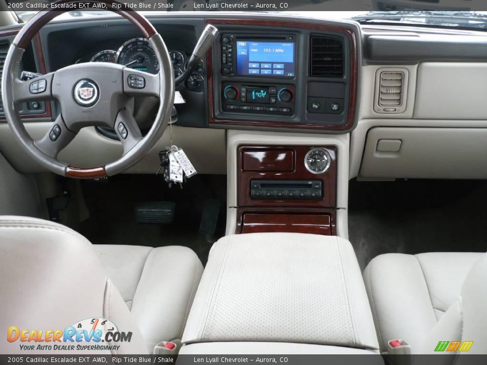 2005 Cadillac Escalade EXT AWD Rip Tide Blue / Shale Photo #18