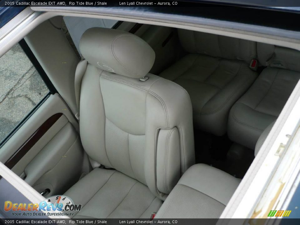 2005 Cadillac Escalade EXT AWD Rip Tide Blue / Shale Photo #36