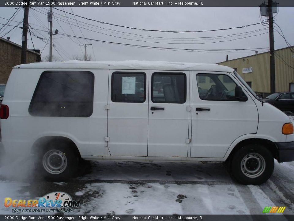 2000 Dodge Ram Van 1500 Passenger Bright White / Mist Gray Photo #4