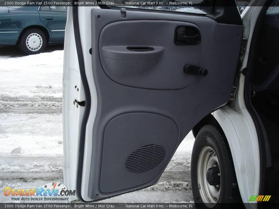 2000 Dodge Ram Van 1500 Passenger Bright White / Mist Gray Photo #12