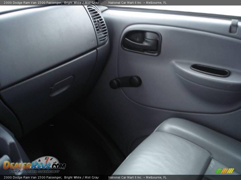 2000 Dodge Ram Van 1500 Passenger Bright White / Mist Gray Photo #17