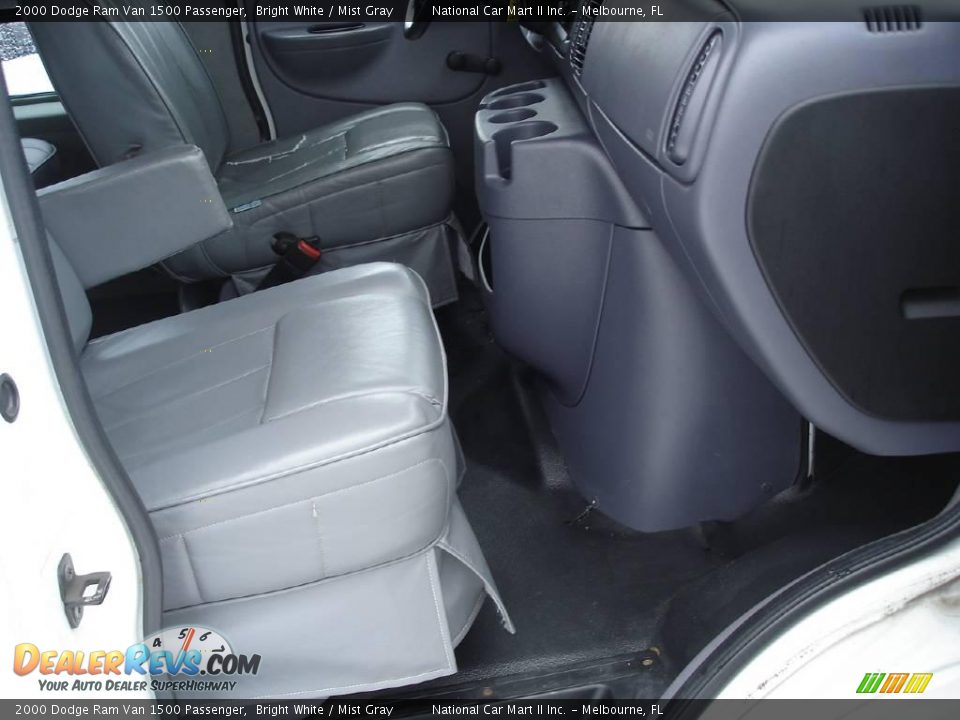 2000 Dodge Ram Van 1500 Passenger Bright White / Mist Gray Photo #18