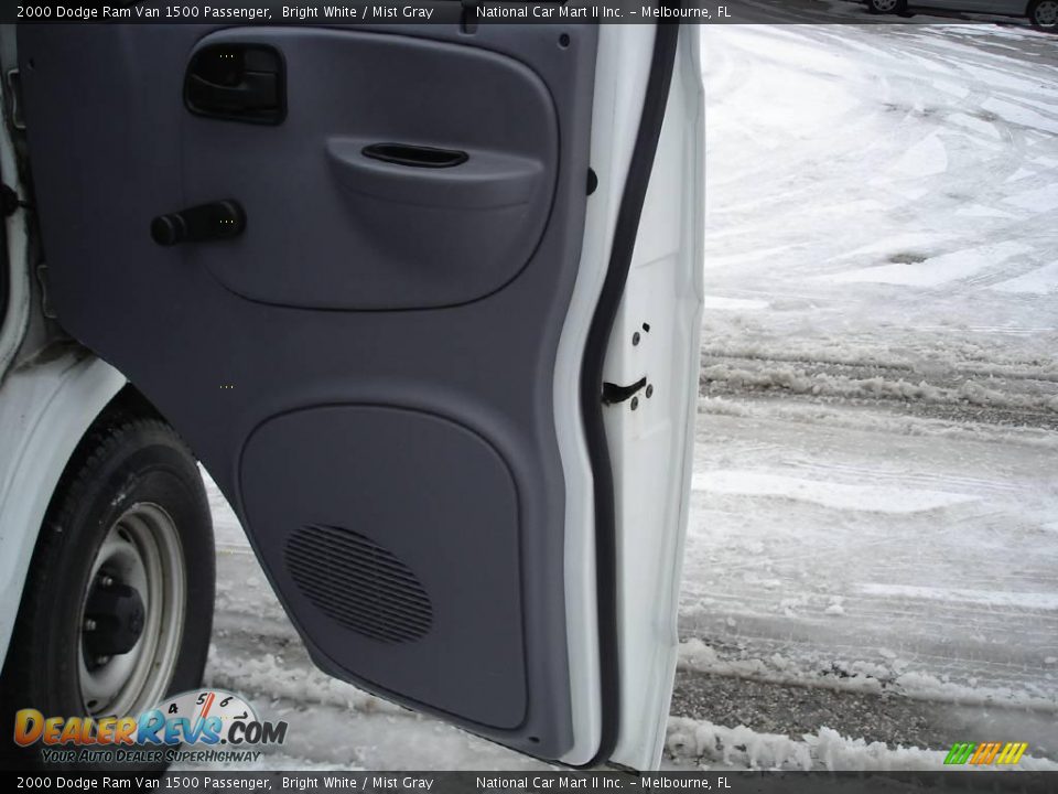 2000 Dodge Ram Van 1500 Passenger Bright White / Mist Gray Photo #20
