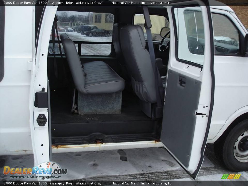 2000 Dodge Ram Van 1500 Passenger Bright White / Mist Gray Photo #26