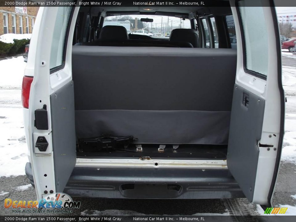 2000 Dodge Ram Van 1500 Passenger Bright White / Mist Gray Photo #27