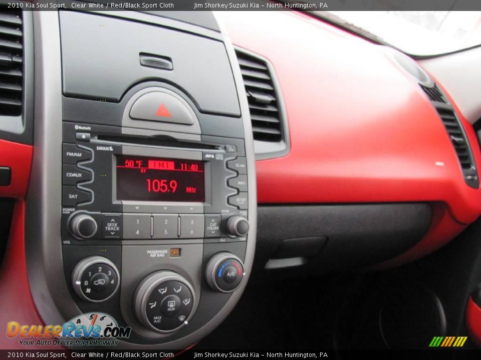 2010 Kia Soul Sport Clear White / Red/Black Sport Cloth Photo #10