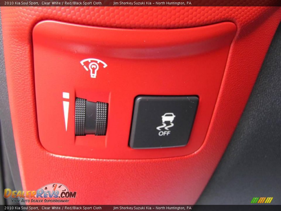 2010 Kia Soul Sport Clear White / Red/Black Sport Cloth Photo #12