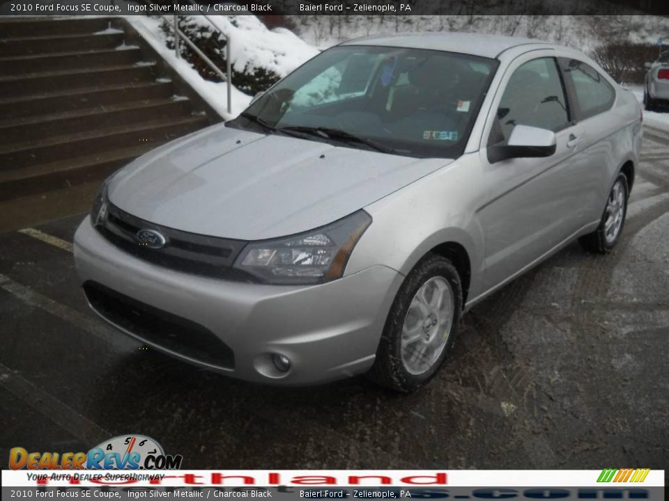 2010 Ford Focus SE Coupe Ingot Silver Metallic / Charcoal Black Photo #2