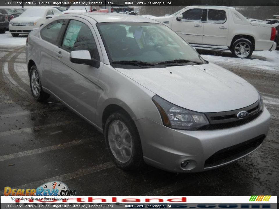 2010 Ford Focus SE Coupe Ingot Silver Metallic / Charcoal Black Photo #4