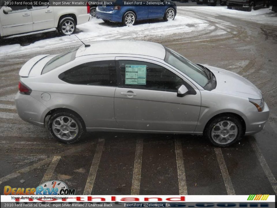 2010 Ford Focus SE Coupe Ingot Silver Metallic / Charcoal Black Photo #5