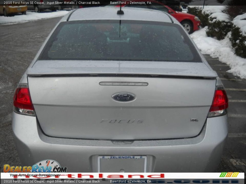 2010 Ford Focus SE Coupe Ingot Silver Metallic / Charcoal Black Photo #7