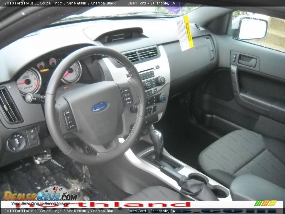 2010 Ford Focus SE Coupe Ingot Silver Metallic / Charcoal Black Photo #10