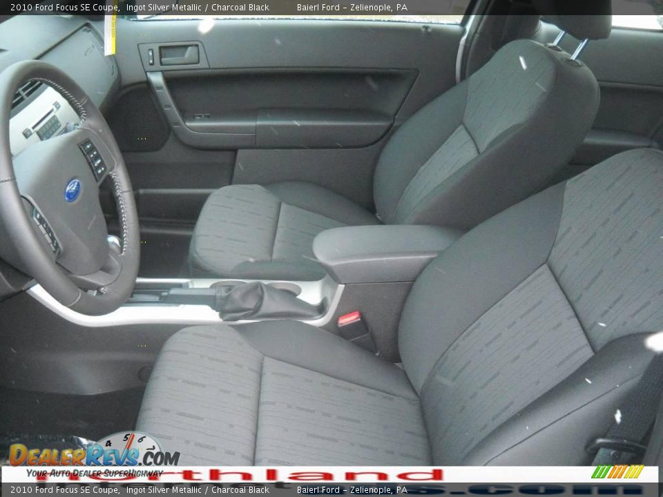 2010 Ford Focus SE Coupe Ingot Silver Metallic / Charcoal Black Photo #11