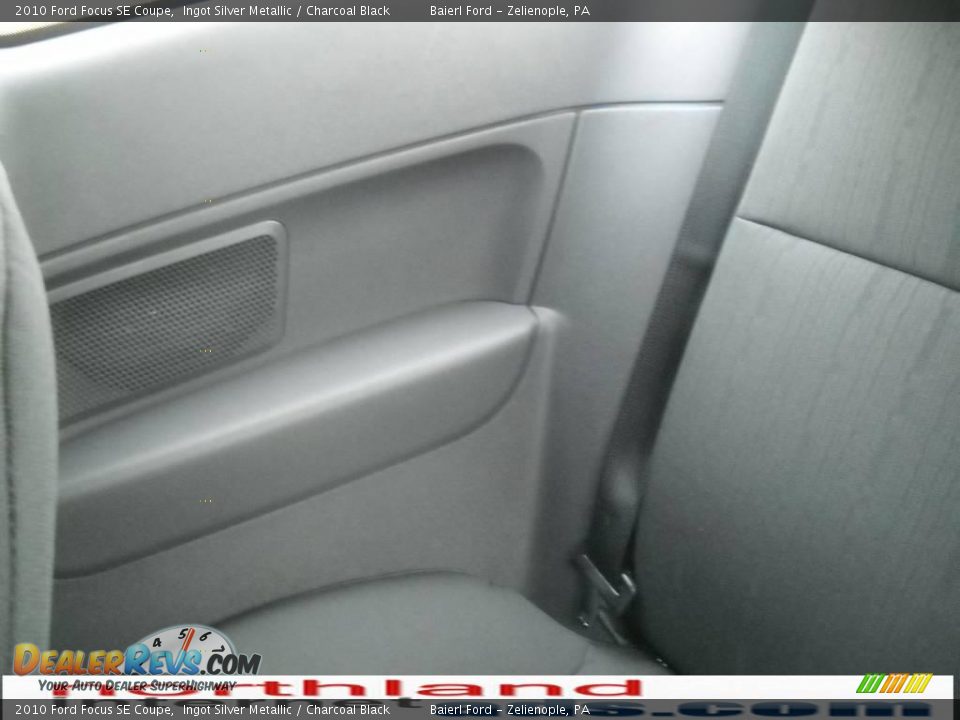 2010 Ford Focus SE Coupe Ingot Silver Metallic / Charcoal Black Photo #14