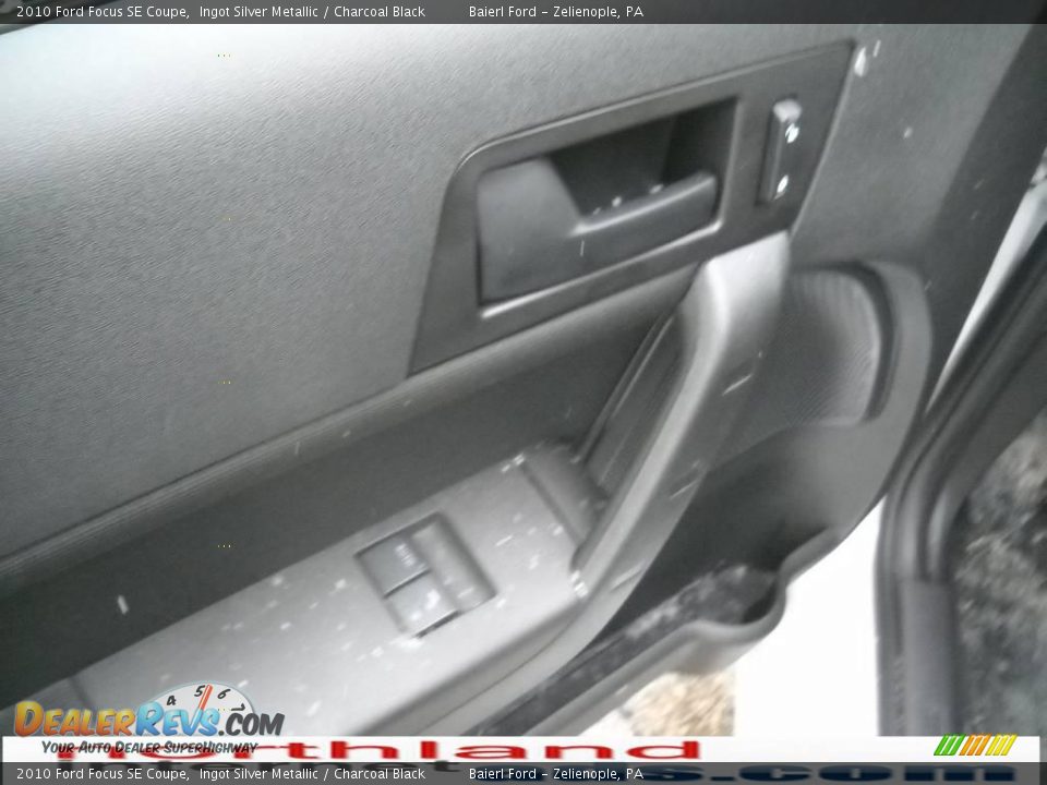 2010 Ford Focus SE Coupe Ingot Silver Metallic / Charcoal Black Photo #16