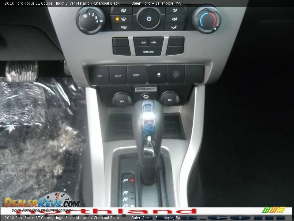 2010 Ford Focus SE Coupe Ingot Silver Metallic / Charcoal Black Photo #18