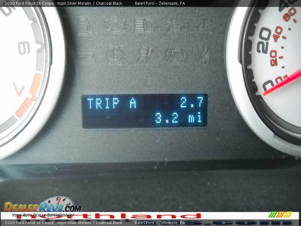 2010 Ford Focus SE Coupe Ingot Silver Metallic / Charcoal Black Photo #20