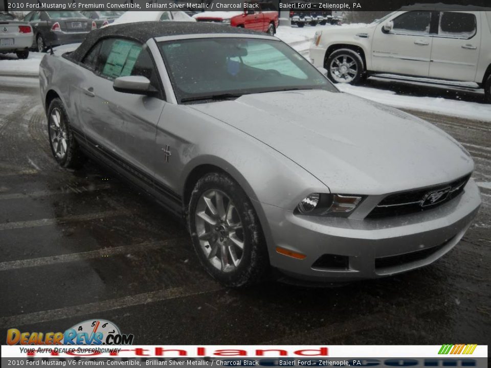 2010 Ford Mustang V6 Premium Convertible Brilliant Silver Metallic / Charcoal Black Photo #4