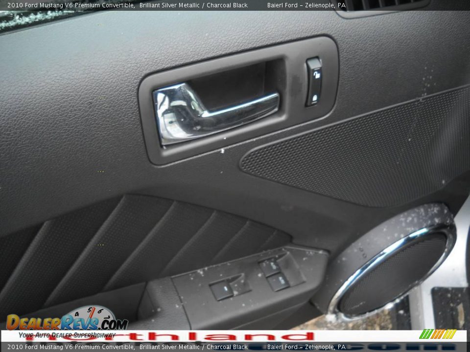2010 Ford Mustang V6 Premium Convertible Brilliant Silver Metallic / Charcoal Black Photo #16