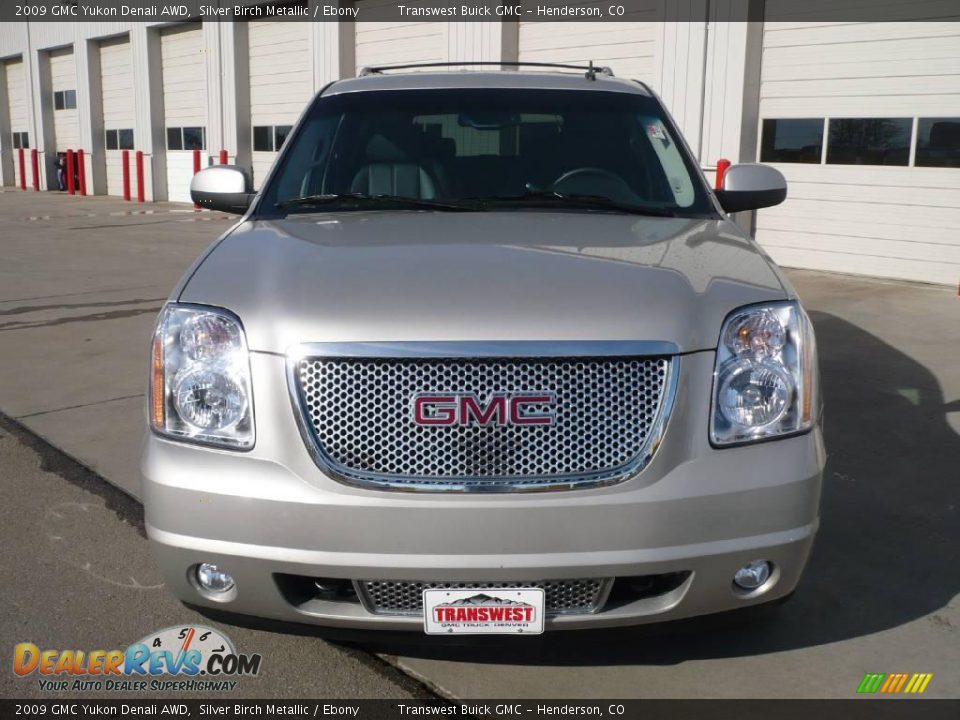 2009 GMC Yukon Denali AWD Silver Birch Metallic / Ebony Photo #2