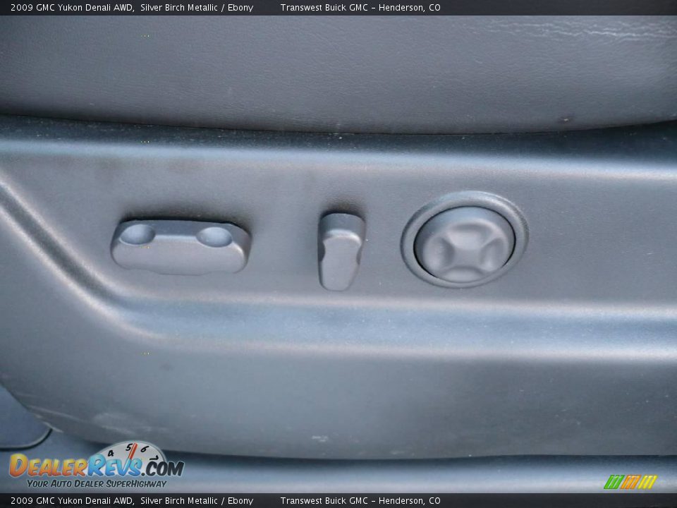 2009 GMC Yukon Denali AWD Silver Birch Metallic / Ebony Photo #13