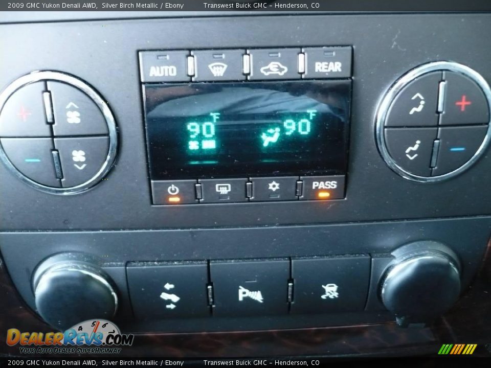 2009 GMC Yukon Denali AWD Silver Birch Metallic / Ebony Photo #15