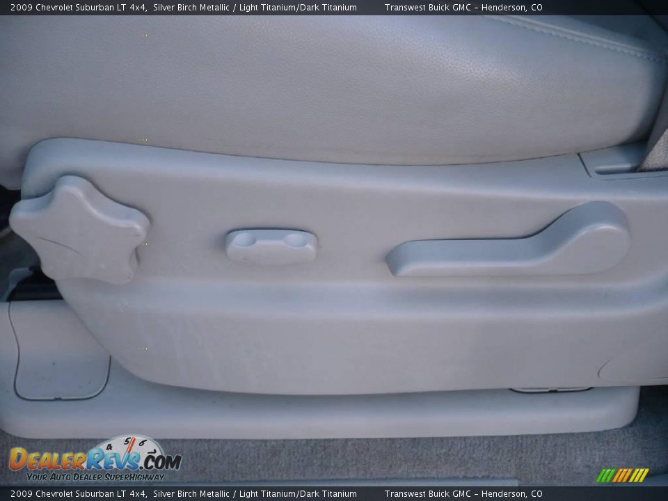 2009 Chevrolet Suburban LT 4x4 Silver Birch Metallic / Light Titanium/Dark Titanium Photo #12