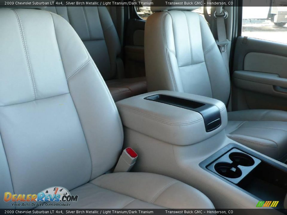 2009 Chevrolet Suburban LT 4x4 Silver Birch Metallic / Light Titanium/Dark Titanium Photo #22
