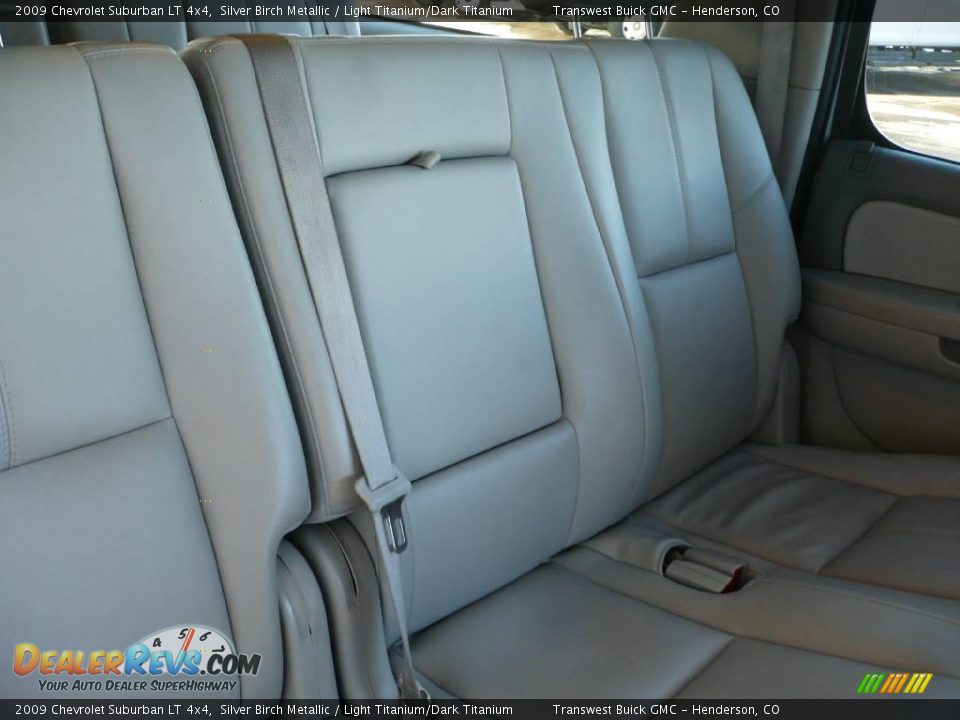 2009 Chevrolet Suburban LT 4x4 Silver Birch Metallic / Light Titanium/Dark Titanium Photo #23