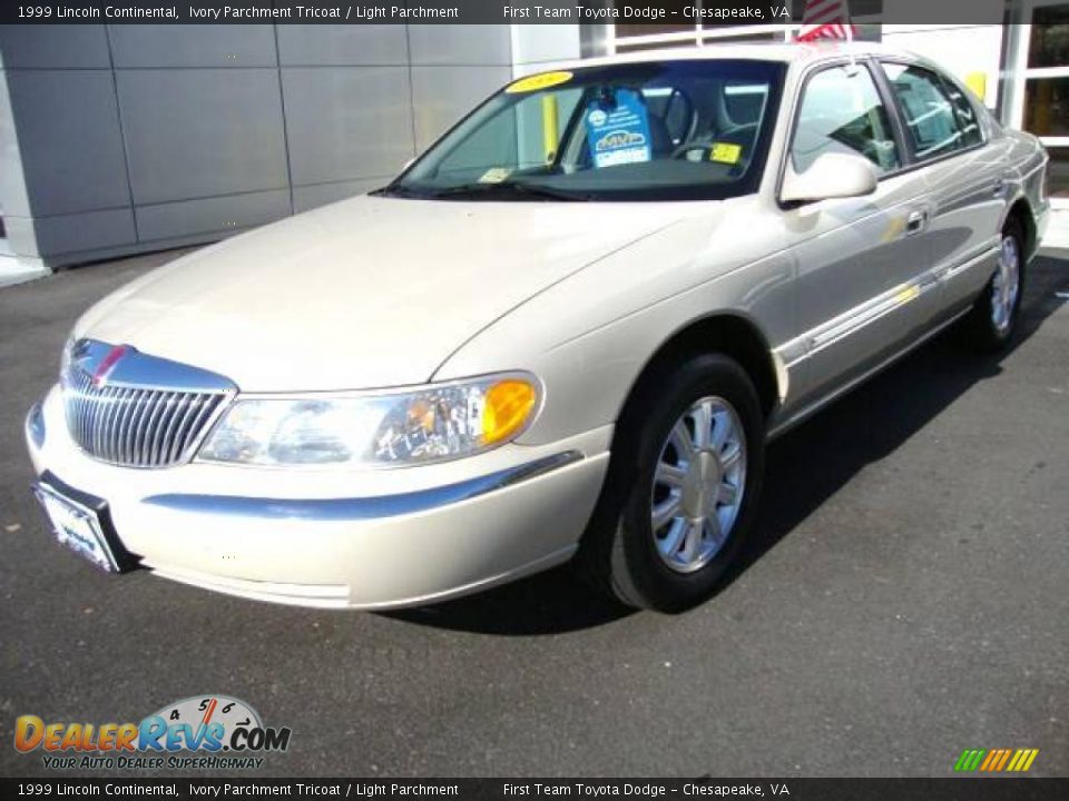 1999 Lincoln Continental Ivory Parchment Tricoat / Light Parchment Photo #1