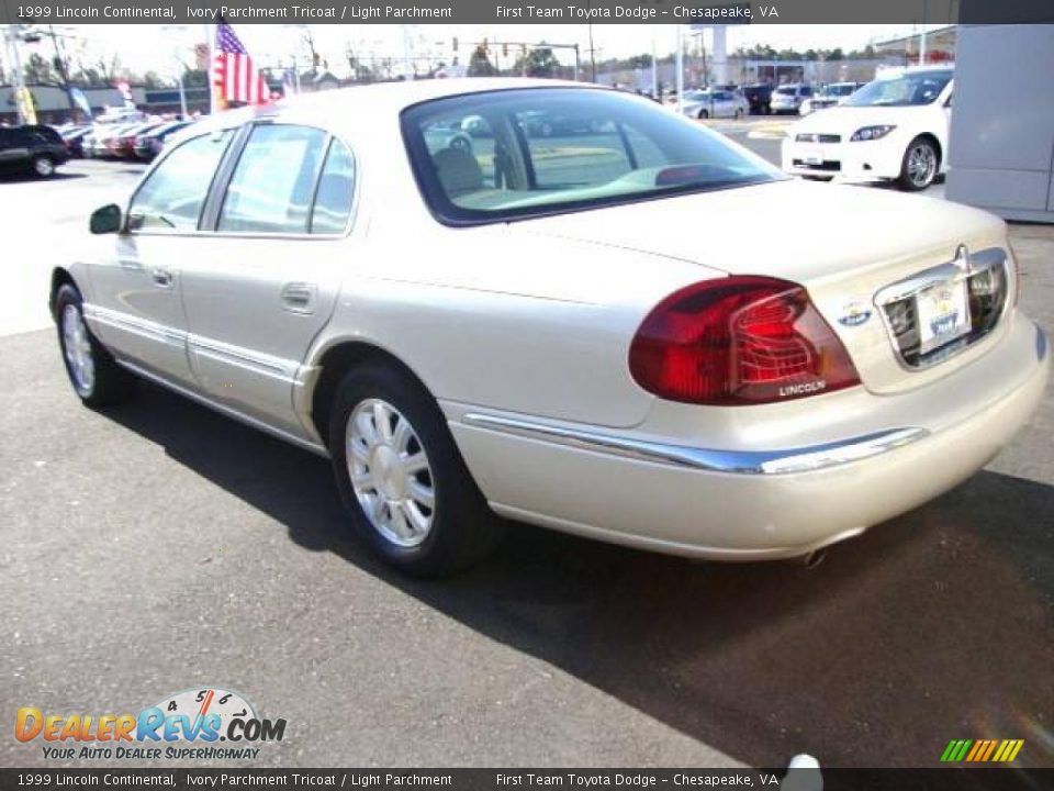 1999 Lincoln Continental Ivory Parchment Tricoat / Light Parchment Photo #3
