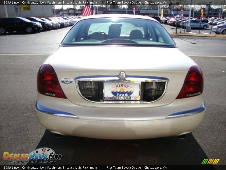 1999 Lincoln Continental Ivory Parchment Tricoat / Light Parchment Photo #4