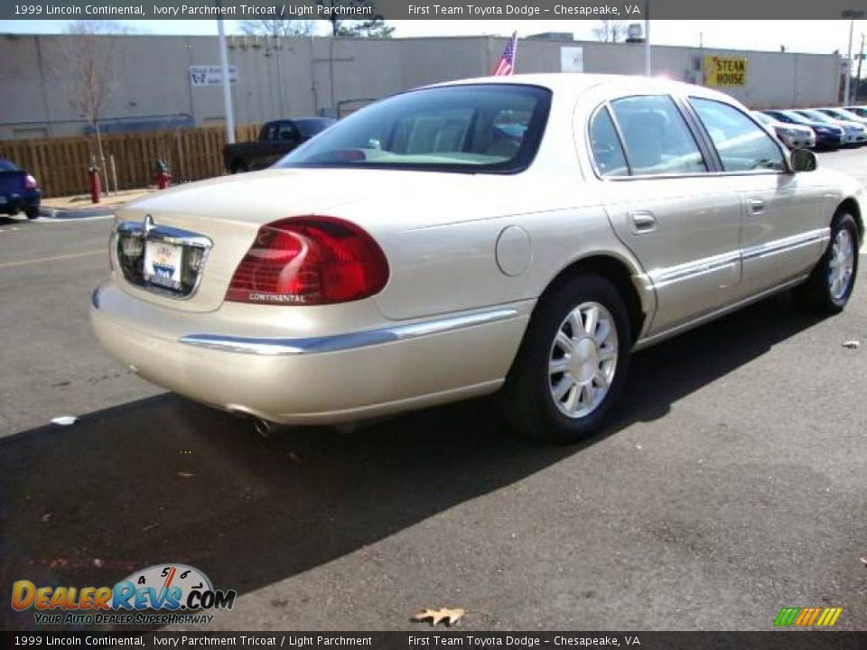 1999 Lincoln Continental Ivory Parchment Tricoat / Light Parchment Photo #5