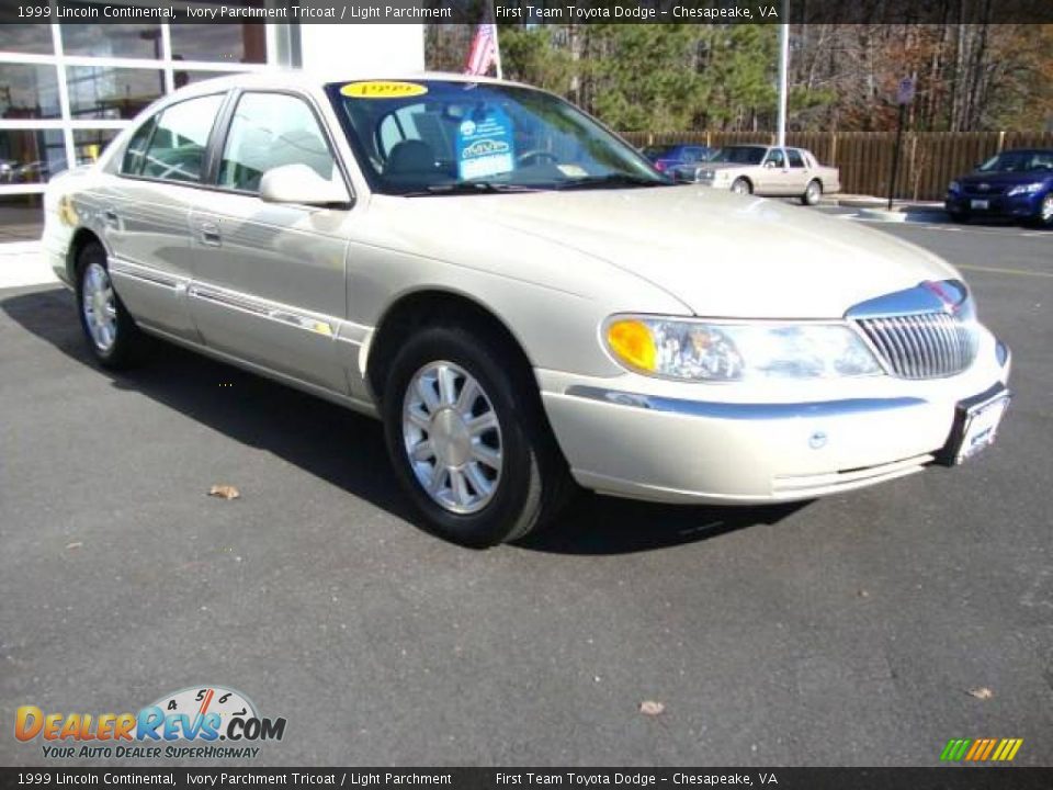1999 Lincoln Continental Ivory Parchment Tricoat / Light Parchment Photo #7