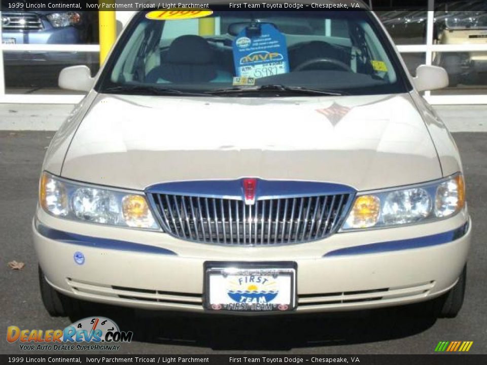 1999 Lincoln Continental Ivory Parchment Tricoat / Light Parchment Photo #8