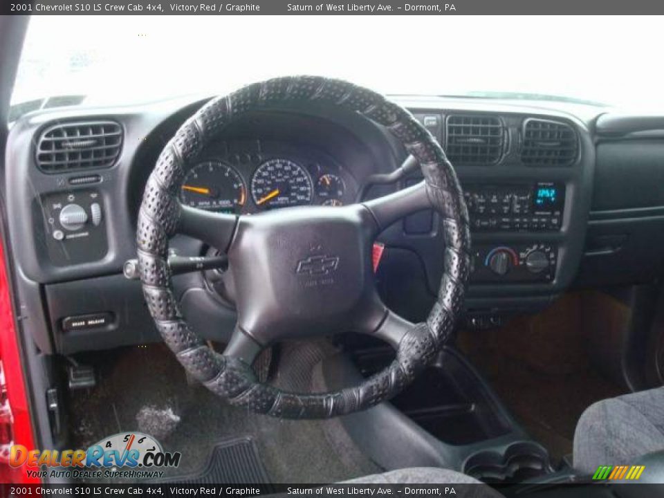 2001 Chevrolet S10 LS Crew Cab 4x4 Victory Red / Graphite Photo #10