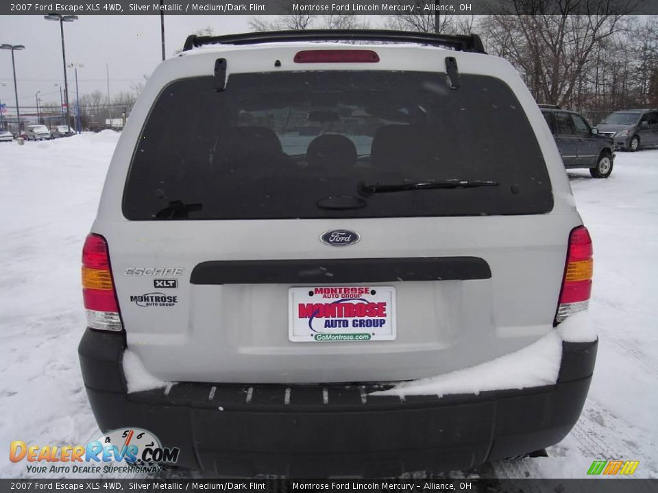 2007 Ford Escape XLS 4WD Silver Metallic / Medium/Dark Flint Photo #4