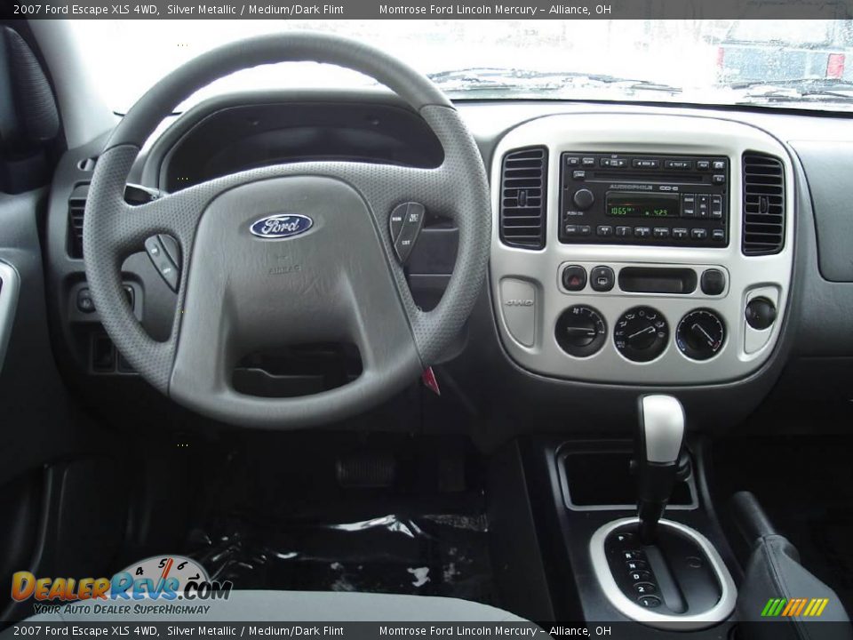 2007 Ford Escape XLS 4WD Silver Metallic / Medium/Dark Flint Photo #17