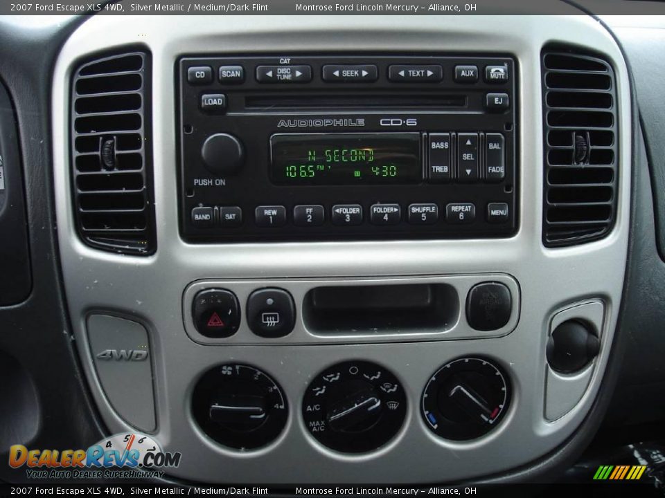 2007 Ford Escape XLS 4WD Silver Metallic / Medium/Dark Flint Photo #28