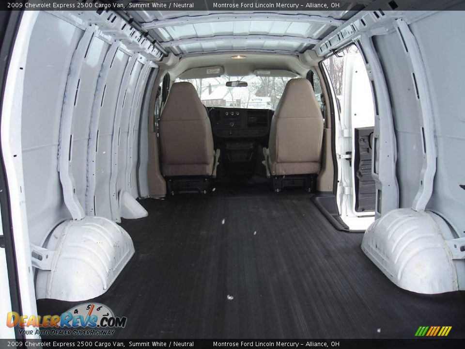 2009 Chevrolet Express 2500 Cargo Van Summit White / Neutral Photo #18